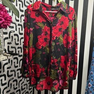 #66 APT. 9 red floral with green sleeve button-down blouse.